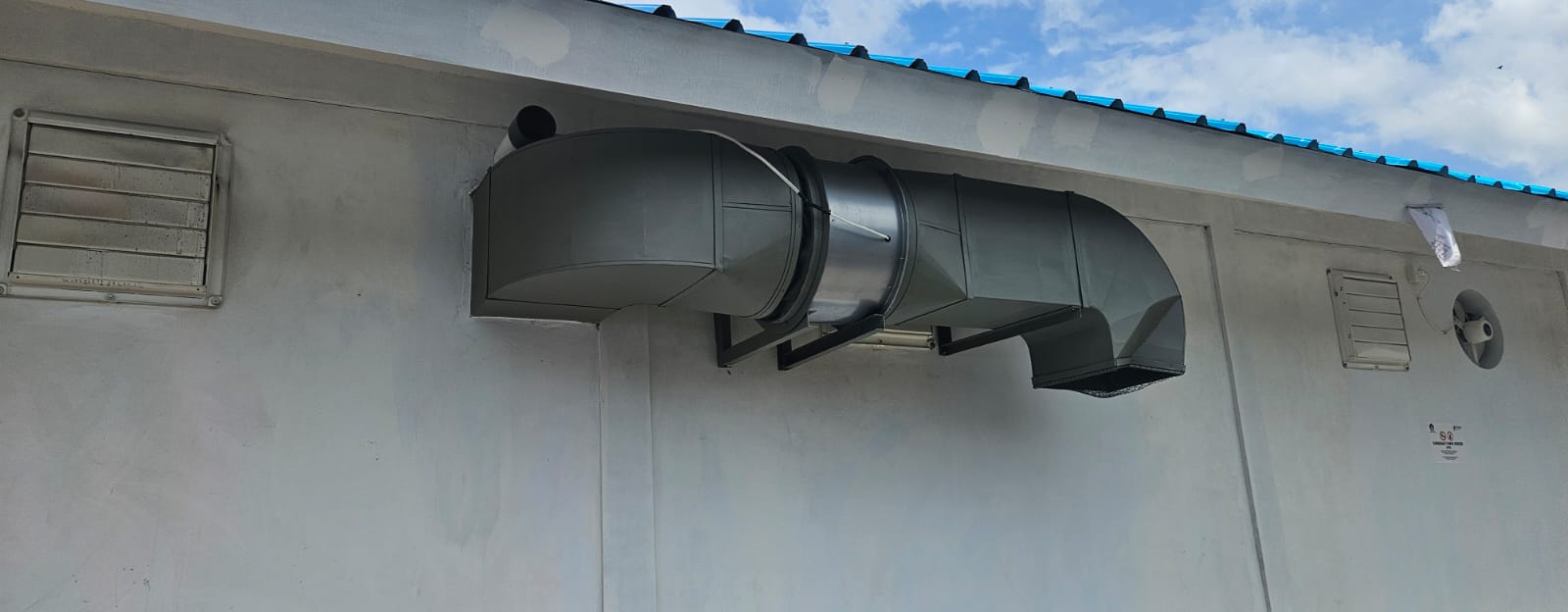 Ducting exhaust eksterior