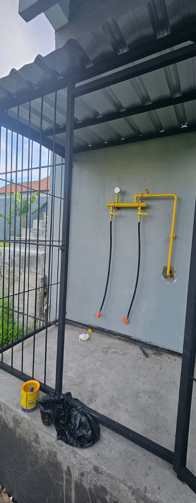 Manifold regulator gas